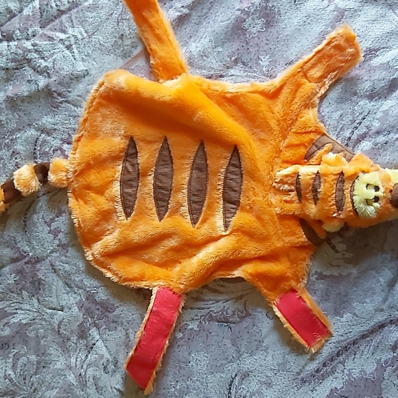 NEW!! Disney Tigger costume - Picture 2 of 7